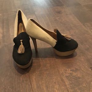 Work heals with tassel black and white